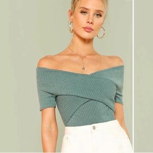 Cross over ribbed top